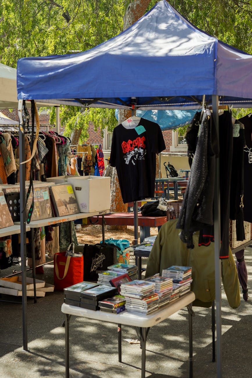 7 of the Very Best Items to Buy From a Garage Sale