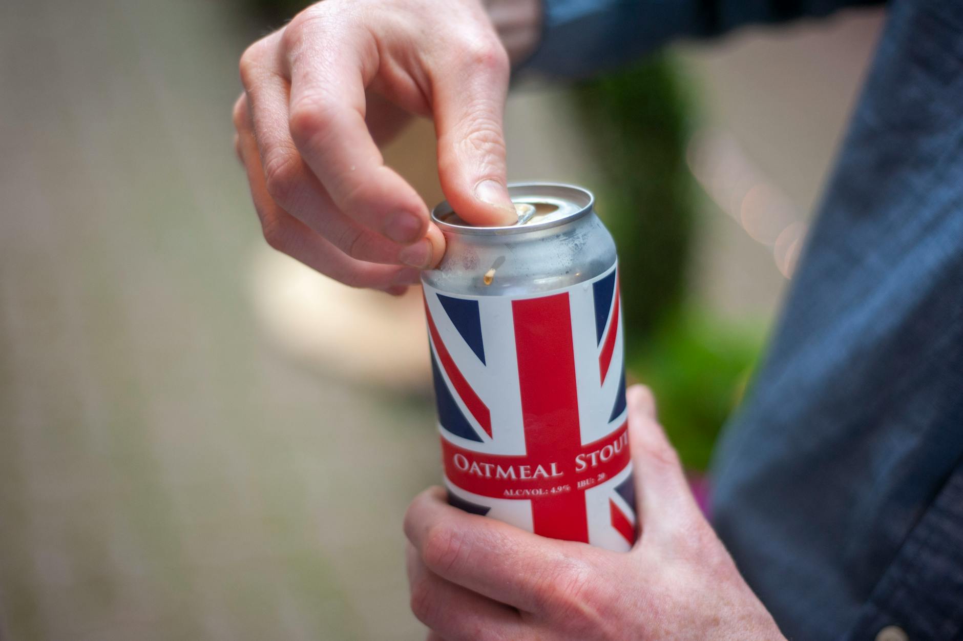 6 Dangers of Drinking Beer From A Can Instead Of A Bottle