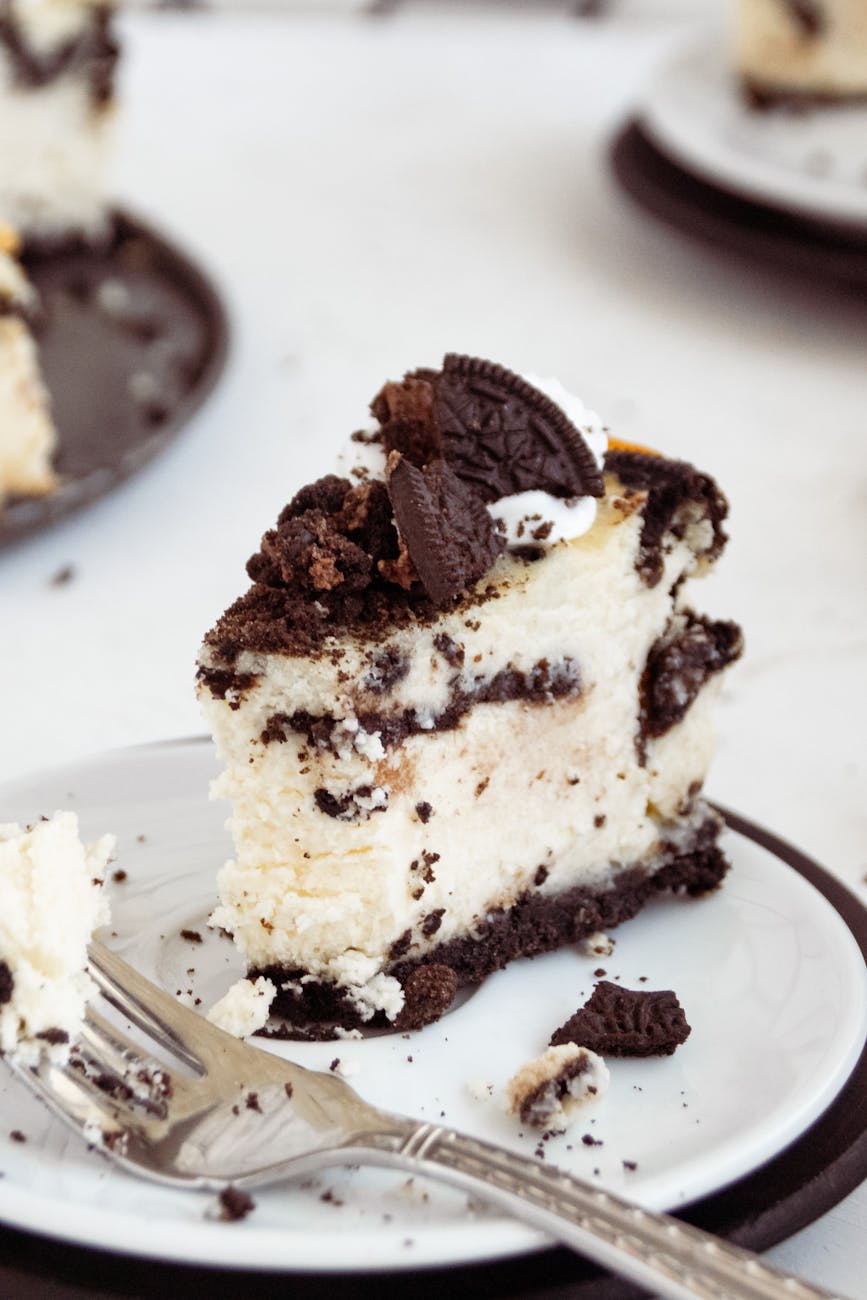 oreo cheesecake on a plate