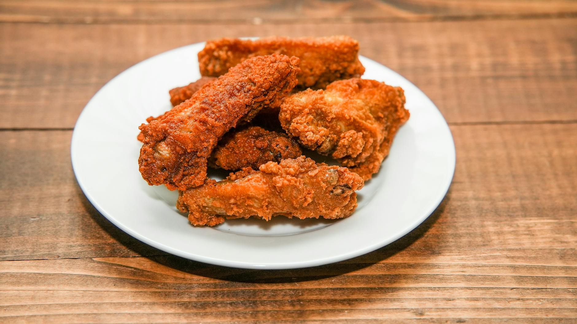 delicious crispy fried chicken wings on plate