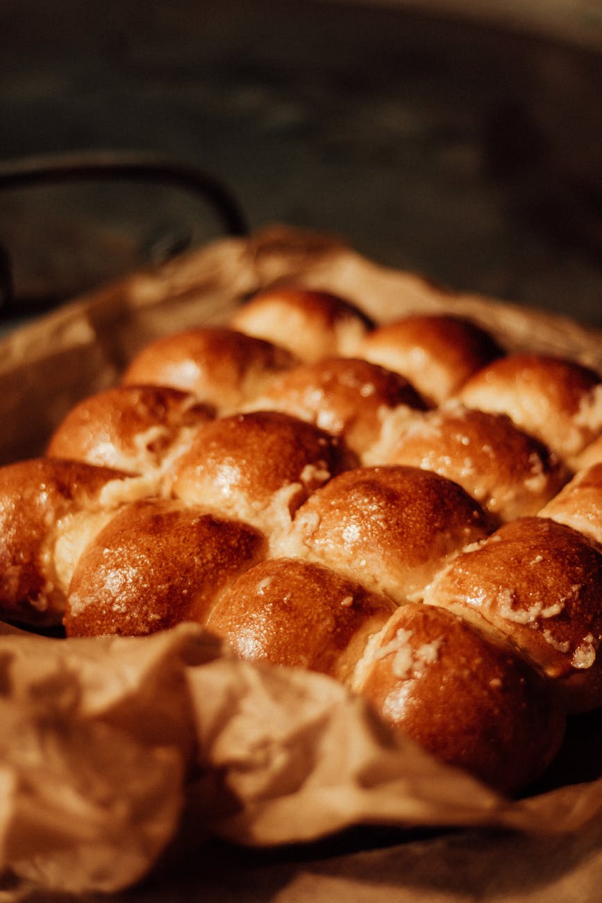 5 Steakhouses With The Best Dinner Rolls