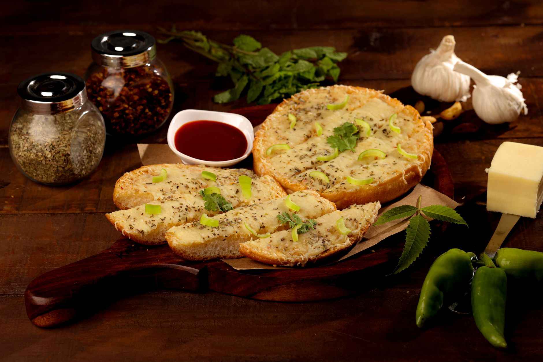 6 Grocery Store Delis That Make The Best Garlic BreadÂ