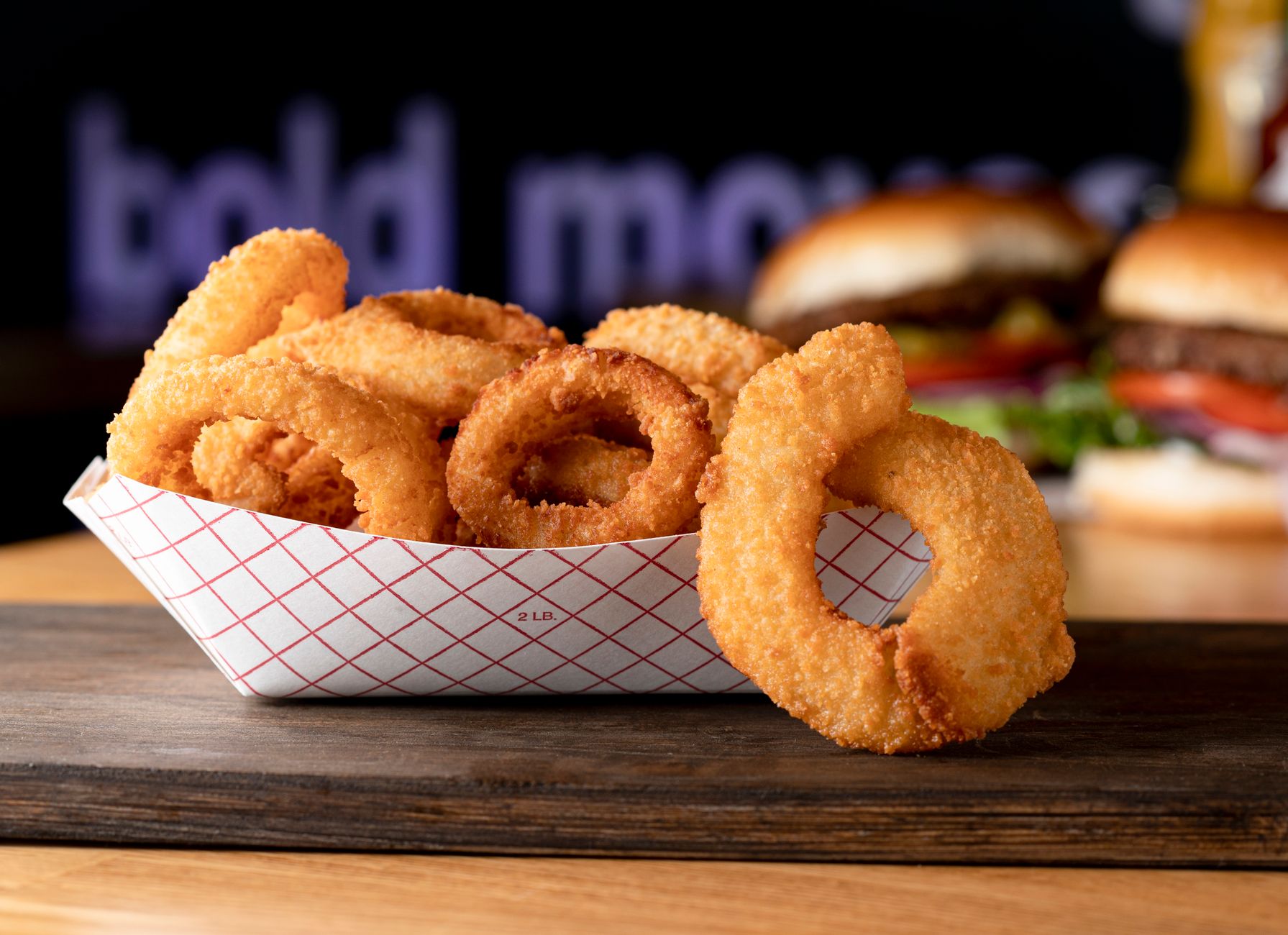 6 Popular Sit-Down Restaurants That Make The Best Onion Rings