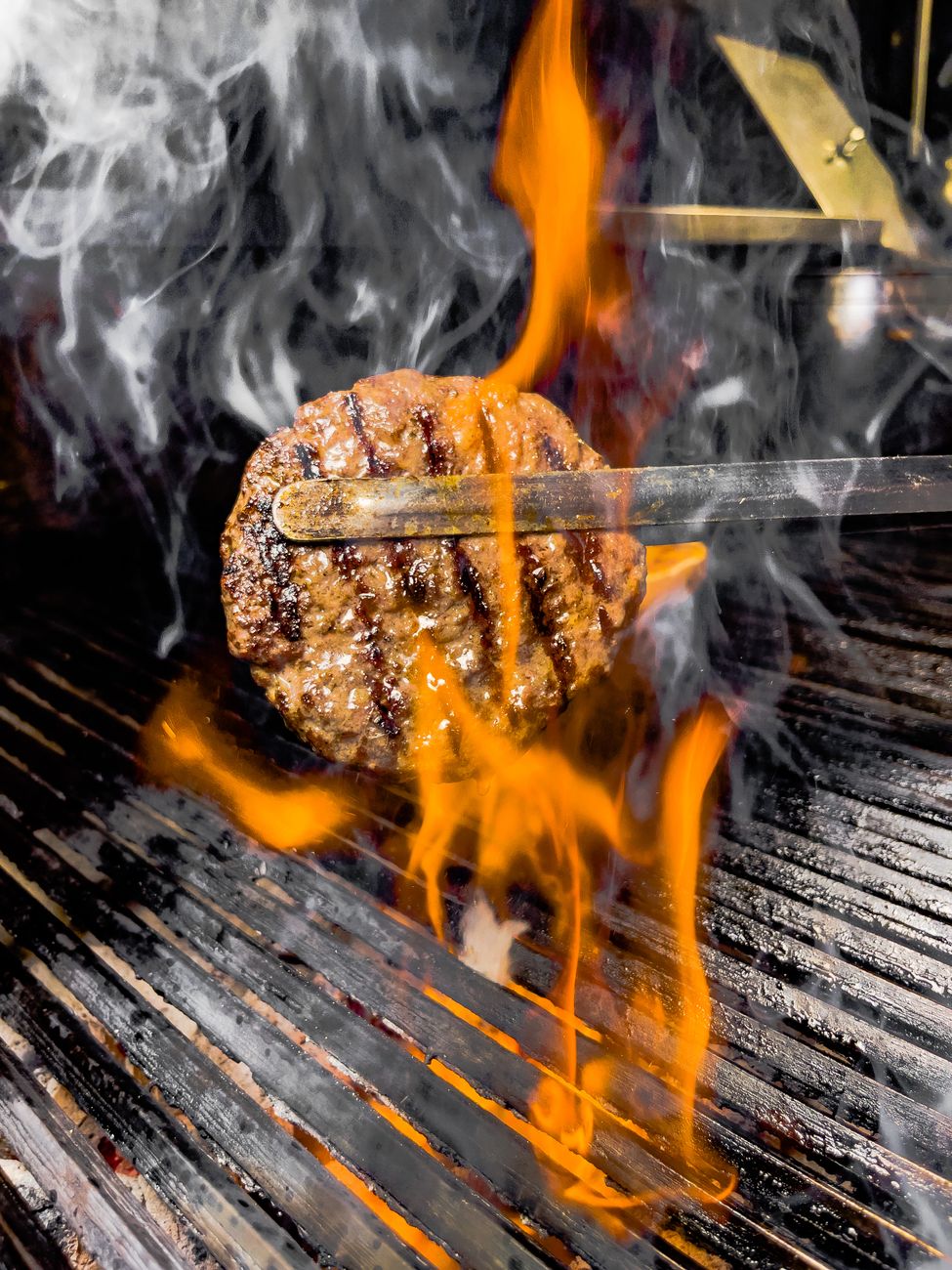 7 Sit-Down Restaurants That Use Frozen Burgers